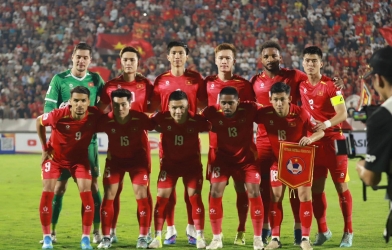 CĐV ĐNÁ dậy sóng khi Việt Nam đứng sau Thái Lan, Malaysia...