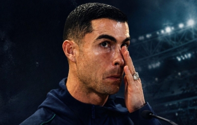 Cập bến CLB vĩ đại, Ronaldo bất ngờ nhận 'mưa gạch đá'