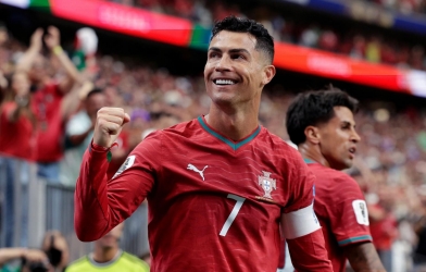 Dùng quyền lực ngầm, Ronaldo chốt chiêu mộ 'vua kiến tạo' Ngoại hạng Anh