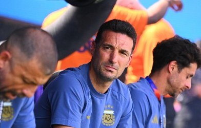 HLV Argentina bất lực 'cầu xin' CĐV sau World Cup 2026