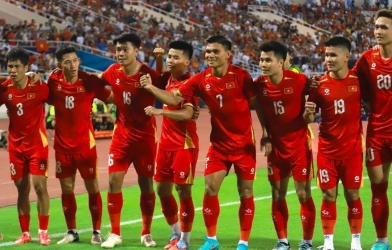 CĐV ĐNÁ đồng loạt phản ứng khi Việt Nam có sao Việt kiều mới toanh