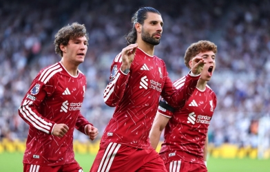 Liverpool thoát thua 'hú vía' ngày ra quân Ngoại hạng Anh 2026/27