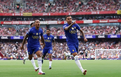 Trực tiếp Arsenal 0-1 Chelsea: Tấn công rực lửa