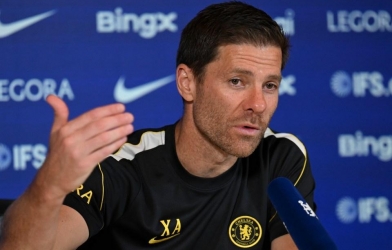 HLV Xabi Alonso bất lực: 'Chelsea cần phải học hỏi Arsenal rất nhiều'
