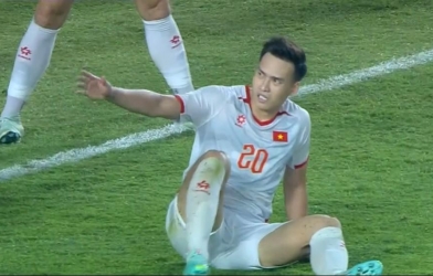 CĐV Singapore đồng loạt gọi tên Việt Nam khi thua Thái Lan ở FIFA ASEAN Cup