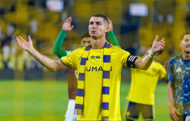 Ronaldo bất ngờ từ chối giải thưởng, hành động sau đó gây sốt