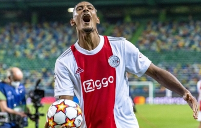 Man Utd quan tâm ‘cơn lốc’ hàng công Ajax