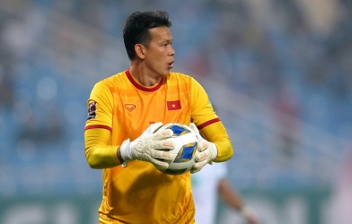 Không thể lên tuyển, thủ môn Tấn Trường bung sức cày game đạt rank khủng