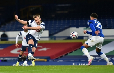Tottenham thoát thua nhờ Harry Kane