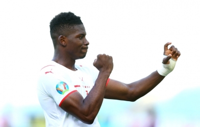 Embolo đánh đầu dũng mãnh, mở điểm cho Thụy Sĩ