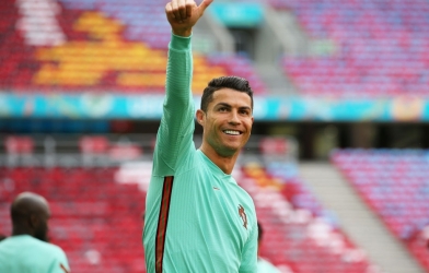 Đội bóng Trung Quốc dẫn trước Real Madrid trong cuộc đua giành Ronaldo