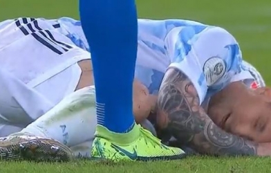 Messi 'cười chữa quê' sau pha ăn vạ ở trận chung kết Copa America