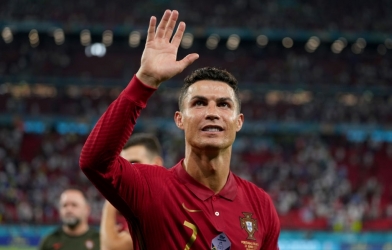 Ronaldo bị biến thành ‘vật tế thần’, lộ diện bến đỗ mới