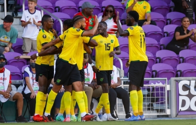 Jamaica thắng nhọc nhằn đội bóng tí hon