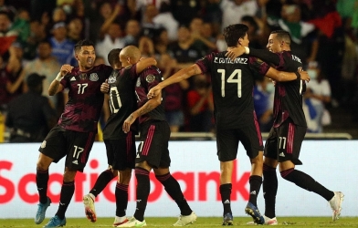 Mexico vào tứ kết Gold Cup với chiến thắng sát nút