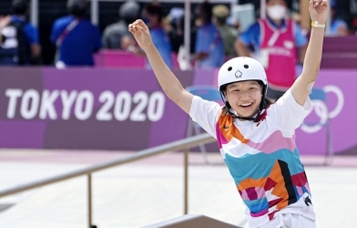 Màn trình diễn hoàn hảo giúp cô gái 13 tuổi giành HCV Olympic