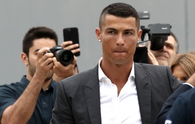 Chuyển nhượng bóng đá tối 26/8: Ronaldo thông báo bến đỗ mới, ký HĐ 2 năm?