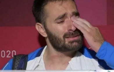 VĐV Olympic khóc nức nở, tuyên bố giải nghệ vì lý do bất ngờ