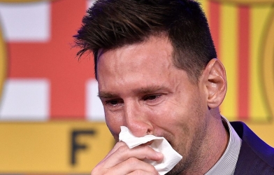 Messi bật khóc trong ngày chia tay Barcelona
