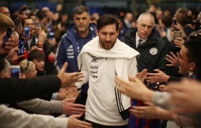 Messi khiến sân bay tại Pháp náo loạn