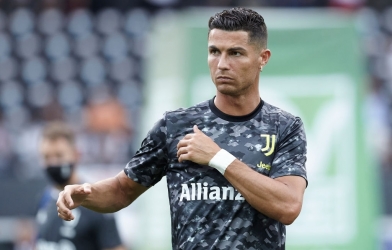 HLV Juventus làm rõ nghi vấn 'Ronaldo dự bị để ra đi'