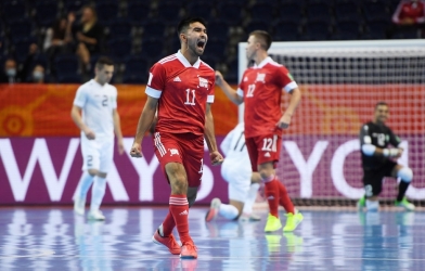 ĐT Nga vượt qua vòng bảng sau màn rượt đuổi nghẹt thở