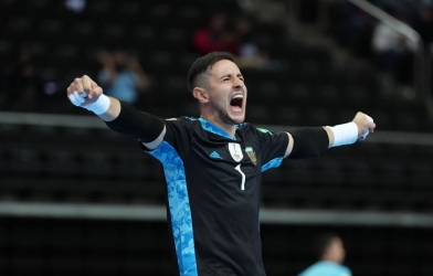 Argentina vào bán kết sau loạt penalty căng thẳng