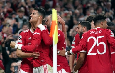 Ronaldo giúp MU ngược dòng không tưởng