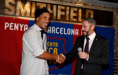 Chuyển nhượng bóng đá 31/3: Ronaldinho có bến đỗ mới, Barca ‘chê’ Ronaldo