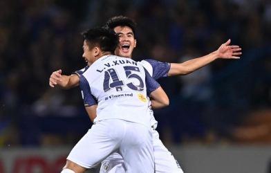 VIDEO: Tuyển thủ U22 Việt Nam vui mừng với bàn thắng đầu tiên cho Hà Nội