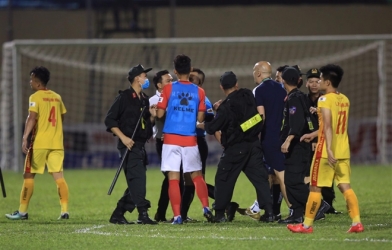 HLV Mano chỉ trích trọng tài sau trận hòa Thanh Hóa