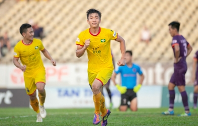 Phan Văn Đức dự bị trong ngày SLNA bị loại trước đội hạng Nhất