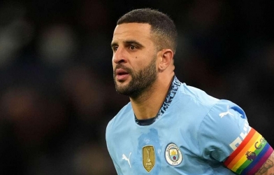 Walker bị fan Man City 'tế sống' khi đùa cợt về chuyện 115 cáo buộc