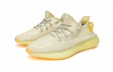 Chi tiết mẫu Adidas YEEZY BOOST 350 V2 'Light' sẽ đổ bộ mùa hè này