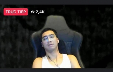 PewPew ngủ quên ngay trên sóng livestream