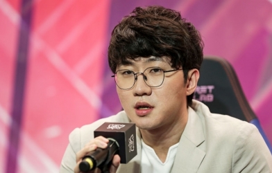 Vừa bị T1 sa thải, HLV Daeny đã ngay lập tức đăng bài tìm bến đỗ mới