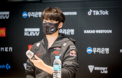 HLV Stardust: 'T1 thực sự đang bất ổn, nhưng tôi không đơn độc'