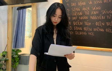 Độ Mixi, PewPew và Thầy Giáo Ba rủ nhau 'cưa sừng làm nghé', ngồi xem livestream của cô giáo vật lý hot nhất MXH