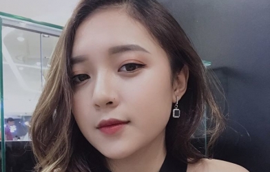 Liên Quân Mobile: MC Phương Thảo bị hack Facebook ngay trên sóng livestream