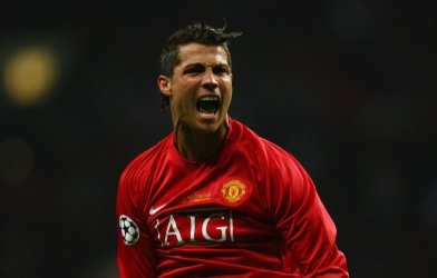 Thẻ cầu thủ Cristiano Ronaldo cháy hàng trên FO4 sau khi về MU