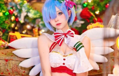 Mãn nhãn với bộ ảnh giáng sinh từ nữ cosplayer SeeU