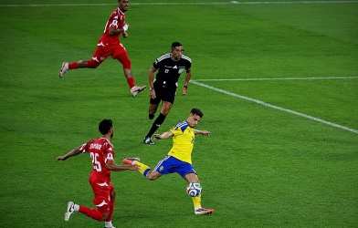 Tiền vệ trẻ gây sốt World Cup bằng cú đúp sút xa mãn nhãn