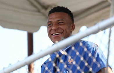 Một hành động bất ngờ phơi bày phiên bản mới của Mbappé