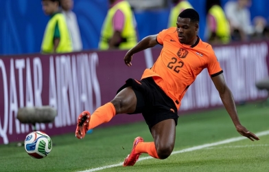 Real Madrid bị gạt sang bên, Denzel Dumfries chỉ nói một điều về tương lai