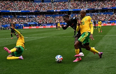 Canada thắng Nam Phi, VAR lại gây tranh cãi dữ dội ở World Cup 2026