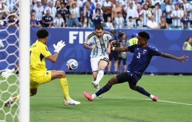 Thủ môn thất nghiệp khiến Messi và Argentina run rẩy suốt hiệp phụ