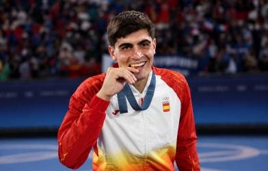Vừa thay tướng, CLB Ngoại hạng Anh chốt nhà vô địch Olympic với giá cực hời