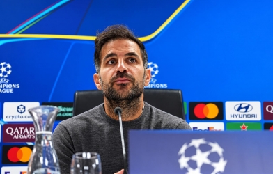 HLV Como Cesc Fabregas thừa nhận sai lầm sau trận thua Feyenoord
