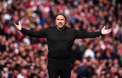 HLV Daniel Farke bất ngờ bảo vệ Michael Carrick trước đại chiến derby MU-Leeds