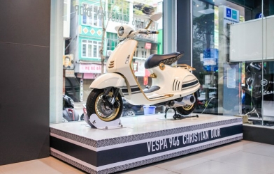 Vespa 946 Christian Dior bị 'đội giá' gần bằng một chiếc ô tô hạng sang